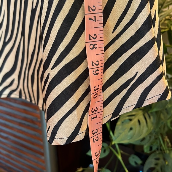 re=named midi skirt in tiger print - Picture 4 of 4